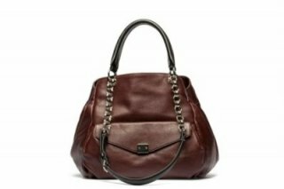 Небольшая сумка красно-коричневого цвета с накладным карманом и декоративной цепочкой от Bimba&Lola 2013-2013