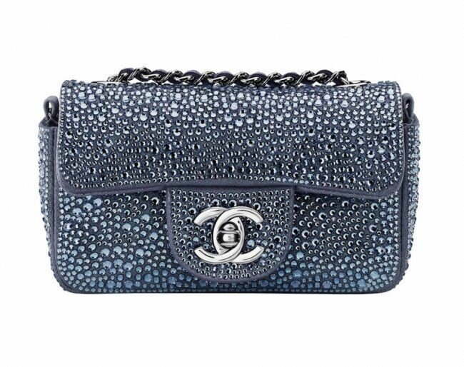 Маленькая сумка-клатч синего цвета эксклюзивной коллекции Chanel x Bellagio для Las Vegas 