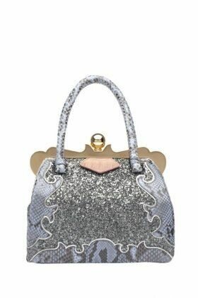 Изящная сумочка серого цвета с серебристыми вставками из коллекции Miu Miu 2013 года.