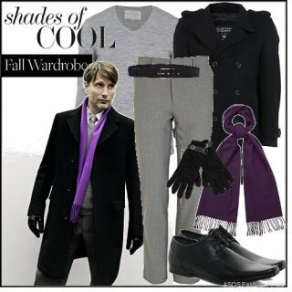 Короткое пальто для мужчин чёрного цвета прямого силуэта в сочетании с классическими серыми брюками, свитером светло-серого оттенка, шарфом фиолетового тона и чёрными туфлями.