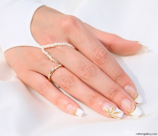 Свадебный дизайн нарощенных гелем ногтей