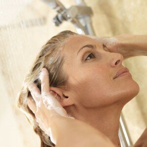 Желатиновый шампунь поможет вам забыть о ломких и секущихся волосах