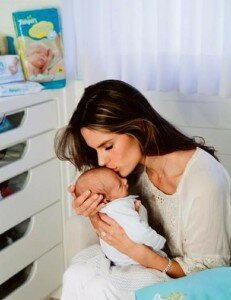 Алессандра Амбросио со своим новорожденным сыном