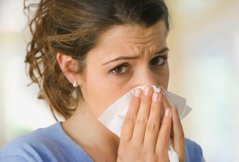 Бытовая аллергия вызывается пылью и агрессивными моющими средствами