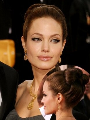 Прическа бант от Анджелины Джоли в 2007 году