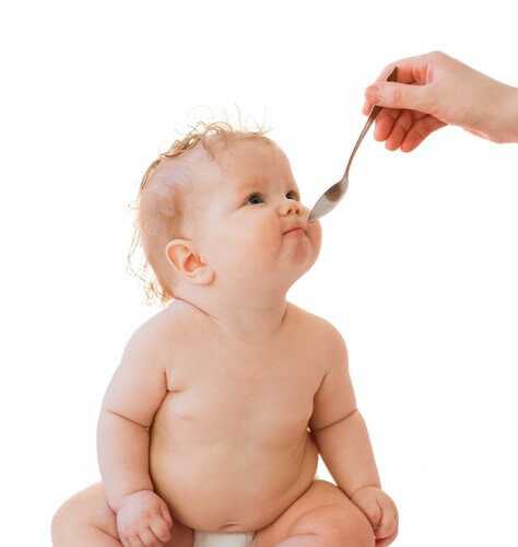 Полезно ли кормить ребенка серебряной ложечкой?