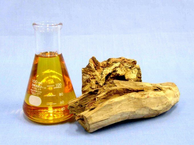 Эфирное масло сандалового дерева