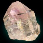 Нежный камень розовый кварц и его свойства