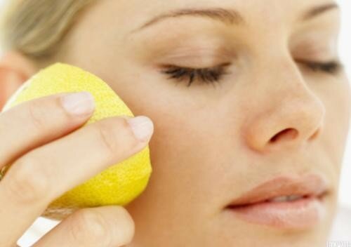 Как осветлить лицо с помощью лимона