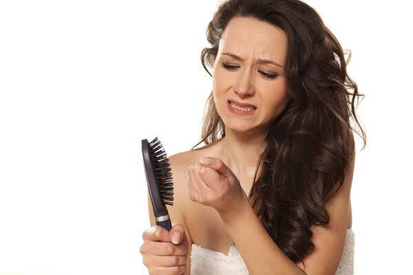 Выпадение волос - одна из распространенных проблем, требующих незамедлительного лечения