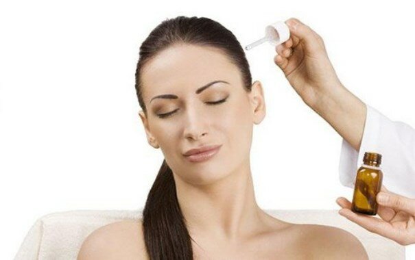 Чемеричная вода способствует улучшению роста волос