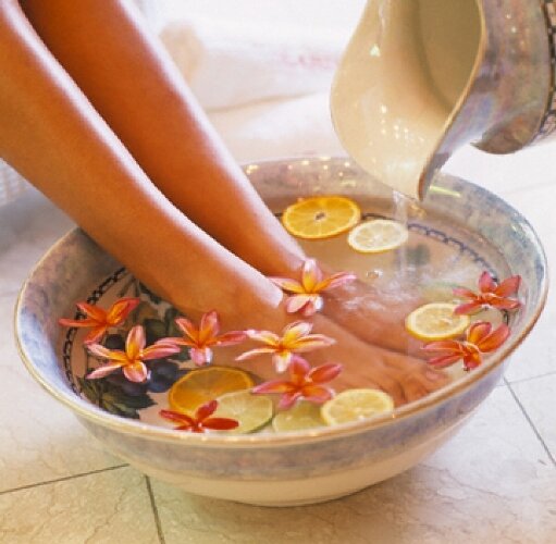 Ванночки для ног: расслабляющие и лечебные рецепты