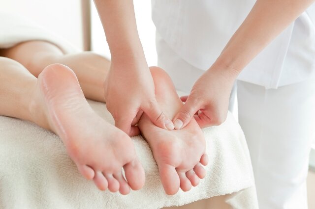 Как правильно делать массаж ног