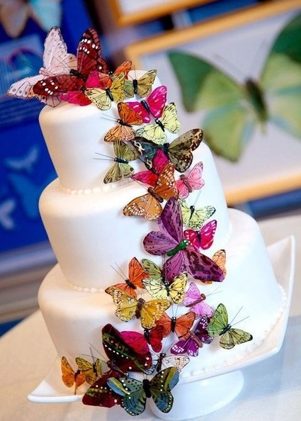 Свадебные торты с фруктами и бабочками