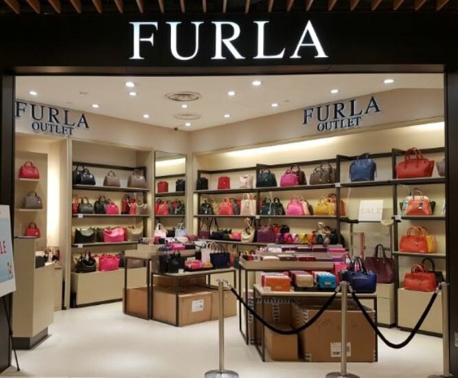 Фирменный магазин аксессуаров Furla
